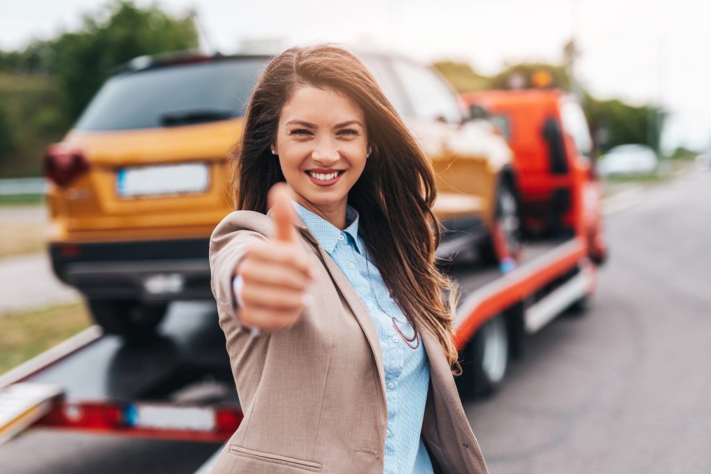 A woman showing satisfaction for the emergency accident sevices.